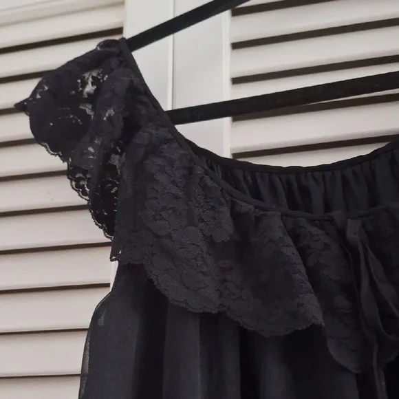Elegant Black Vintage Nightgown By Jenelle of California - Picture 5 of 10